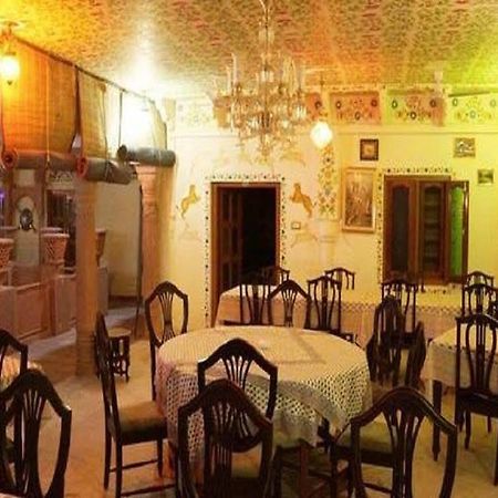 Hotel Suroth Mahal Luharu Exterior photo