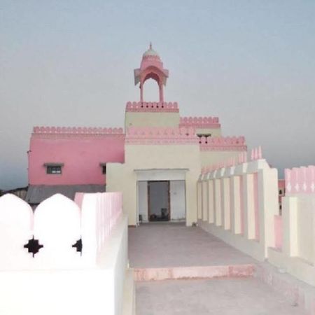 Hotel Suroth Mahal Luharu Exterior photo